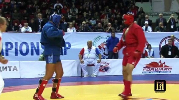 Fedor Emelianenko (de azul) e Blagoi Ivanov 